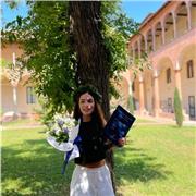 Offro lezioni private a bambini delle scuole medie.
In particolare modo offro supporto nell’apprendimento del metodo di studio